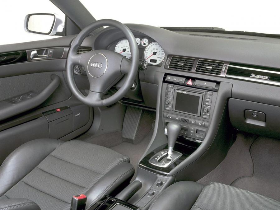 Торпедо Audi A6 4.2 Quattro Sedan (4B, C5) 1999 года  (фото 5 из 17)